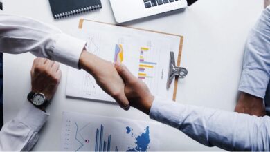 Fähige Mitarbeiter zu finden, ist für Unternehmen essenziell. Um Bewerber von sich als Arbeitgeber zu überzeugen, nutzen viele von ihnen daher sogenannte Arbeitgebersiegel.