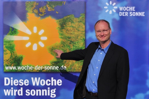 Sonnige Aussichten für Deutschland: Meteorologe und Klimaexperte Sven Plöger eröffnet die weltweit größte Solarkampagne Woche der Sonne bis zum 17. Mai 2009 mit 5000 Veranstaltungen in ganz Deutschland. (Foto: epr/BSW)